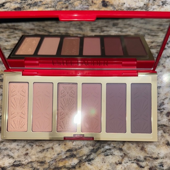 Estee Lauder Lip Gloss, & limited edition eyeshadow palette - Picture 4 of 6